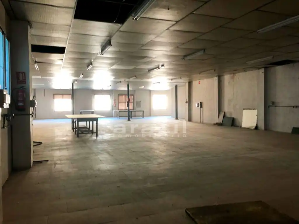 Nau industrial en venda a Passeig Ovidi Montllor