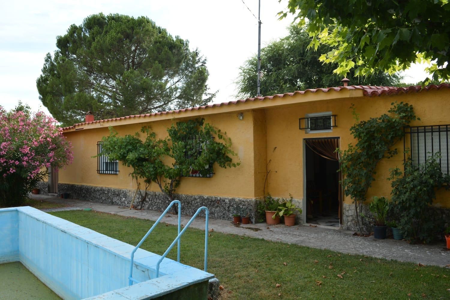 Exterior view of House or chalet for sale in Santibáñez de Valcorba  with Private garden, Terrace and Storage room