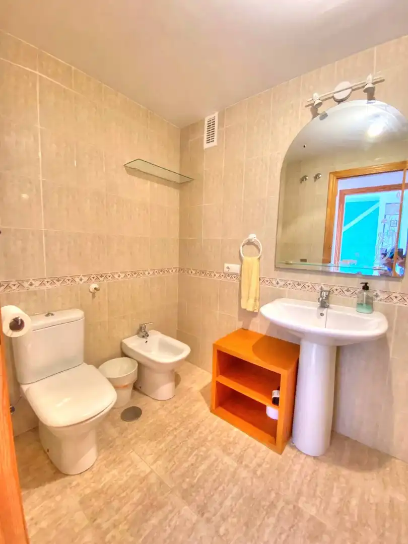 Bany de Apartament de lloguer en Vélez-Málaga amb Terrassa, Moblat i Piscina comunitària