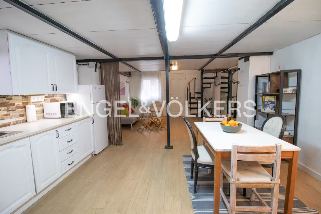 Flat for rent in  Valencia Capital  with Air Conditioner, Heating and Furnished