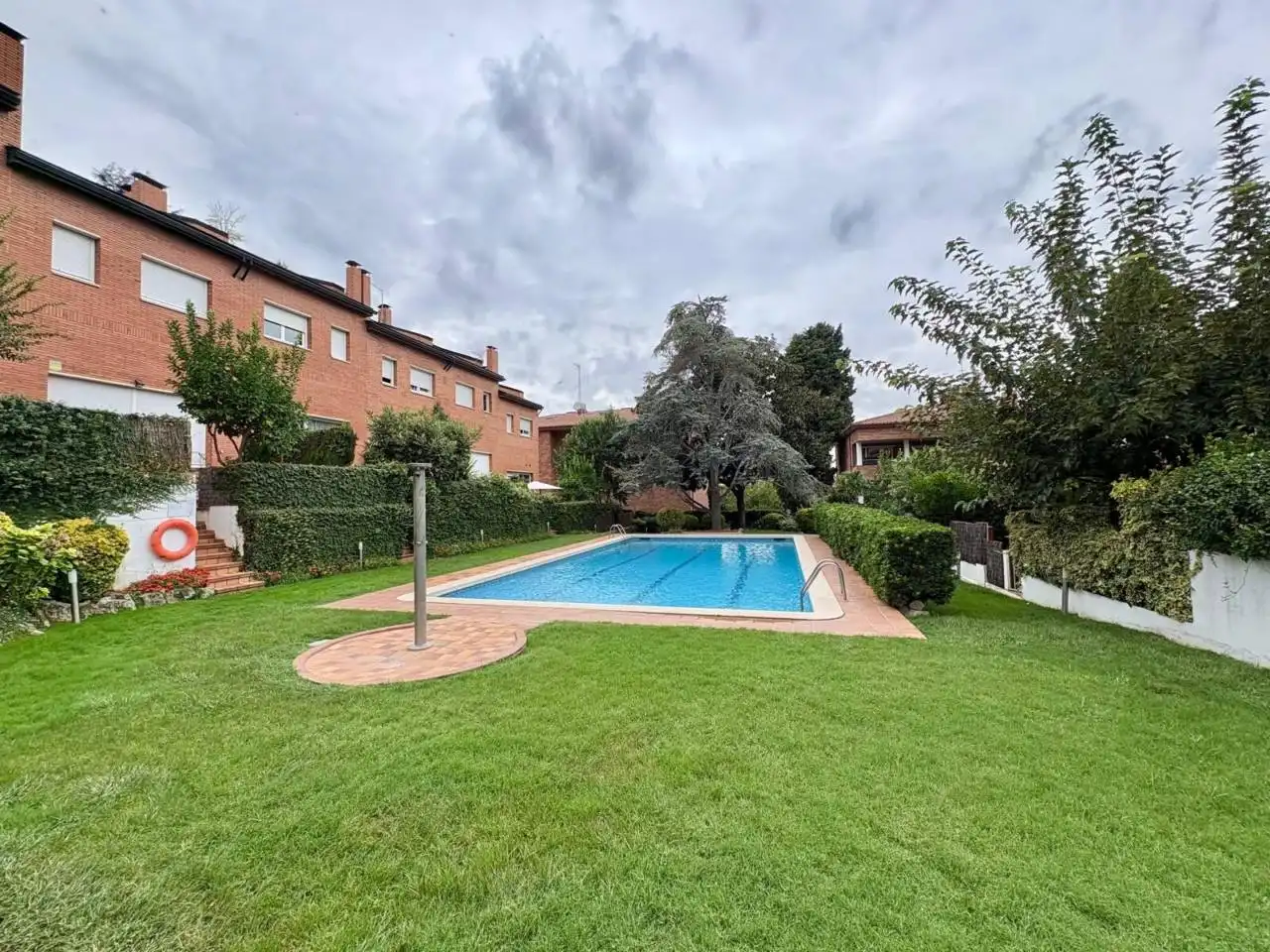 Adossat amb piscina en venda a L'Eixample