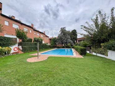 Adossat amb piscina en venda a L'Eixample