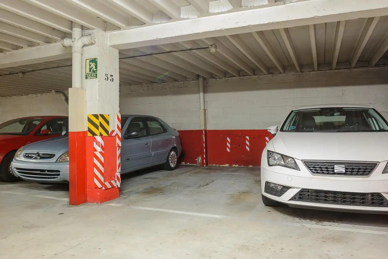 Aparcament de Pis en venda en Oviedo  amb Calefacció, Terrassa i Traster