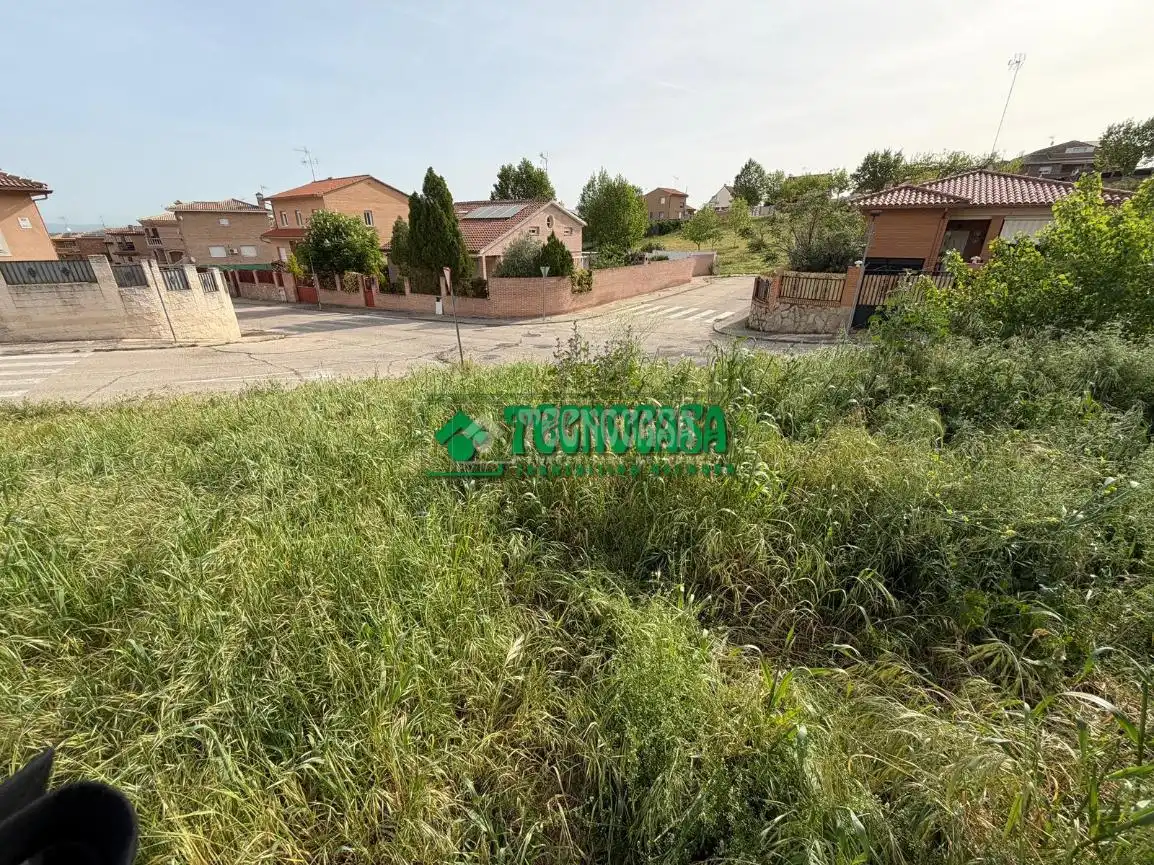 Wohnbaugrundstück zum Verkauf in Méntrida