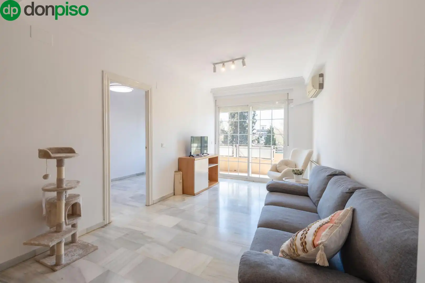 Living room of Flat for sale in  Granada Capital  with Air Conditioner, Heating and Terrace