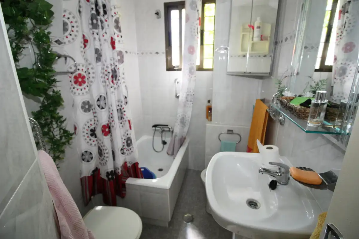 Bathroom of Flat for sale in Mombeltrán  with Furnished