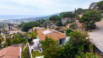 Vista exterior de Casa o xalet en venda en Cabrils amb Aire condicionat, Calefacció i Jardí privat