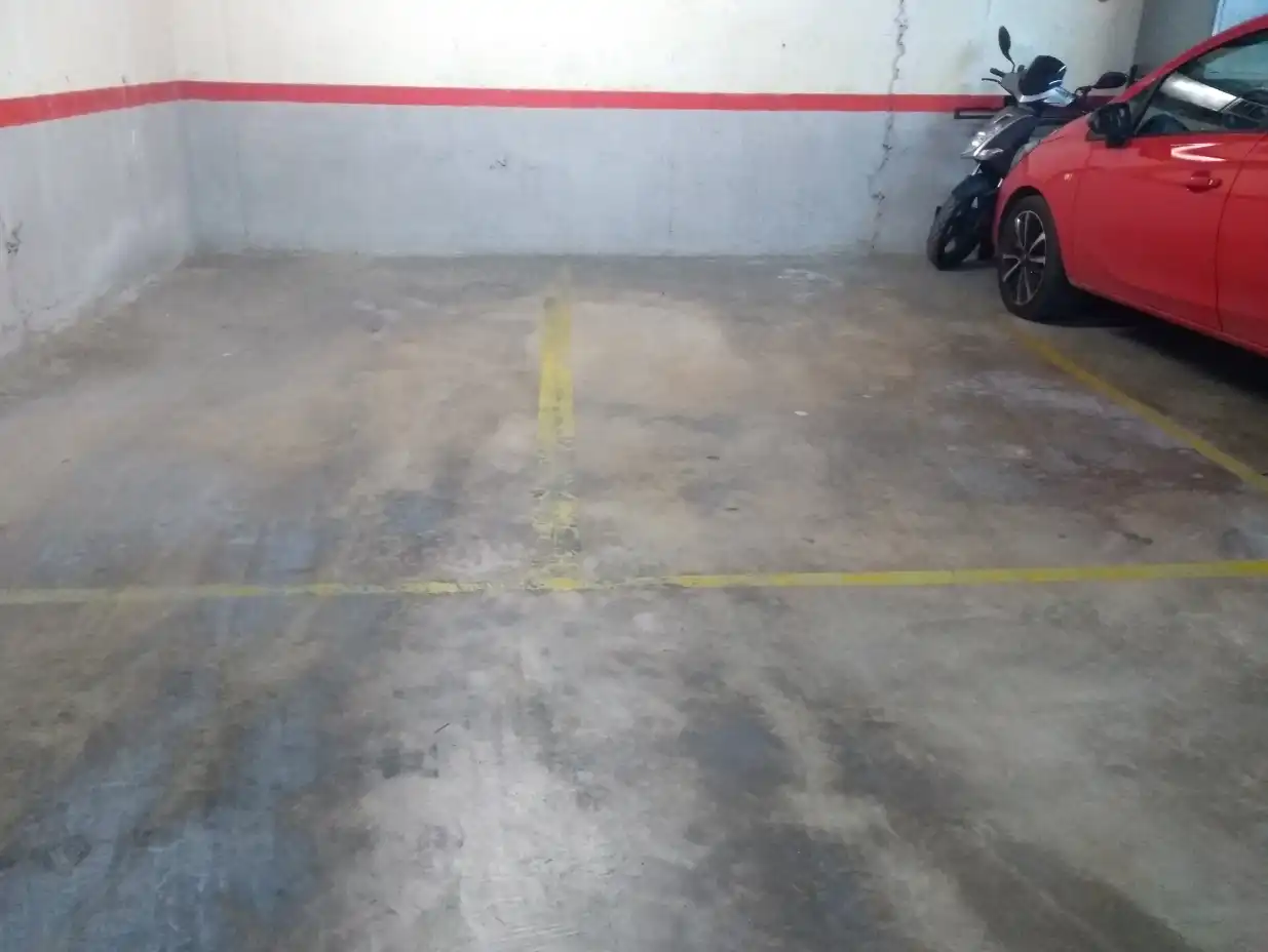 Parcheggio con ascensore in vendita a Montseny