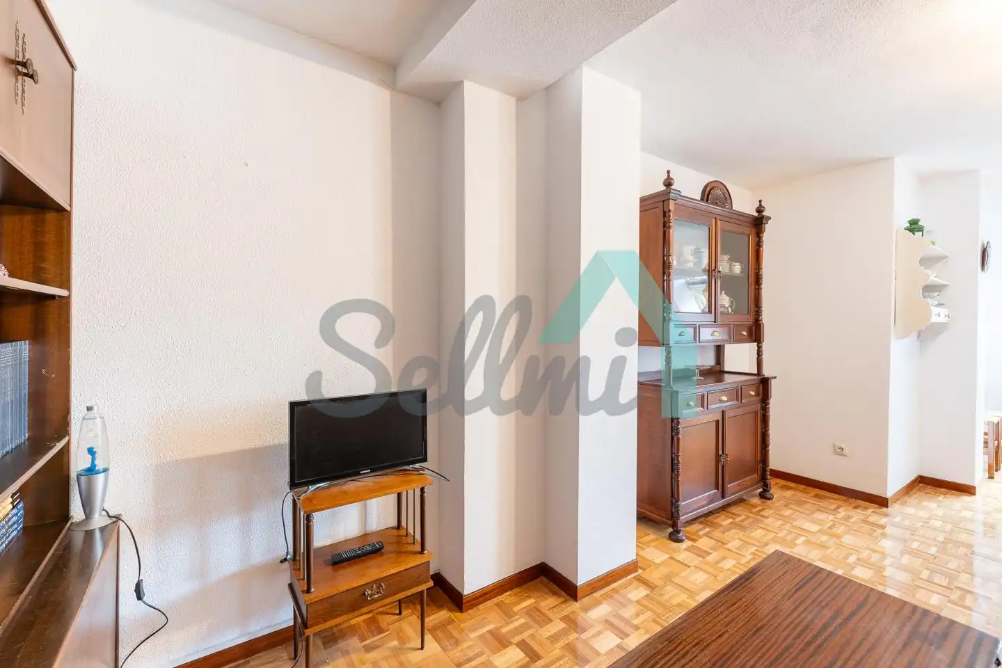 Sala de estar de Piso de alquiler en Oviedo  con Calefacción, Parquet y Amueblado