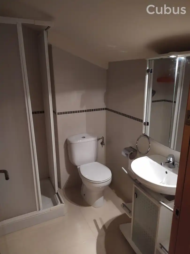 Baño de Dúplex en venta en Olot con Calefacción y Balcón