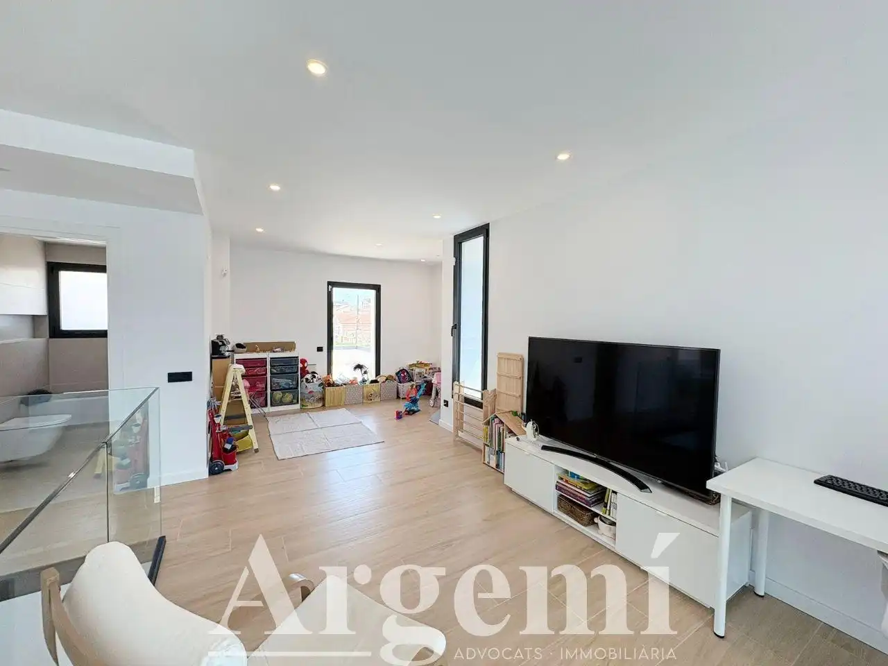 Sala de estar de Casa o chalet en venta en Santa Perpètua de Mogoda con Aire acondicionado, Jardín privado y Piscina