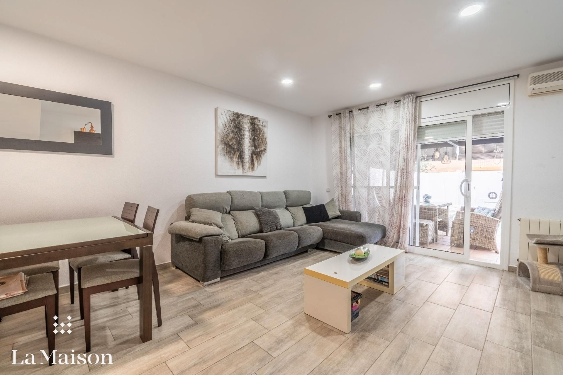 Sala d'estar de Casa adosada en venda en Palafolls amb Aire condicionat, Calefacció i Jardí privat