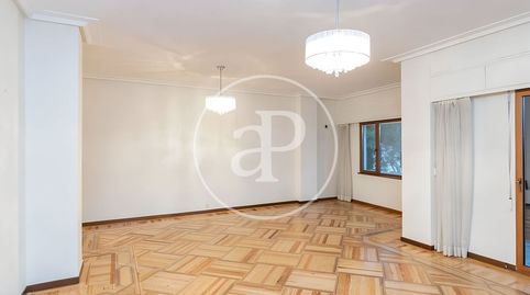Photo 3 of Flat for rent in Casado del Alisal, Jerónimos, Madrid Capital