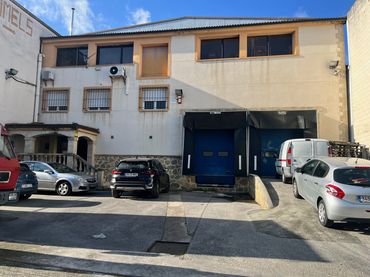 Industrial building with lift for sale in Lugar 10F