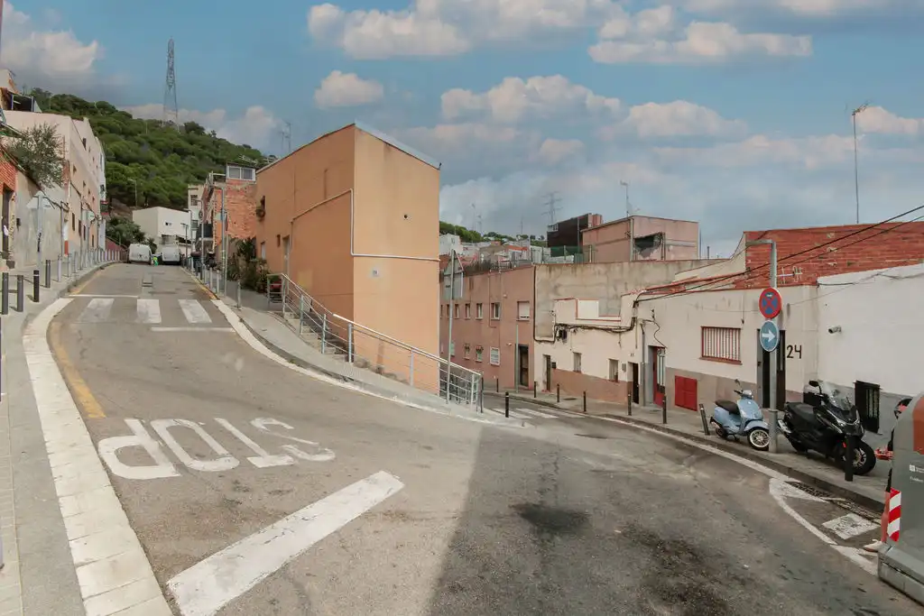 Vista exterior de Pis en venda en Nou Barris