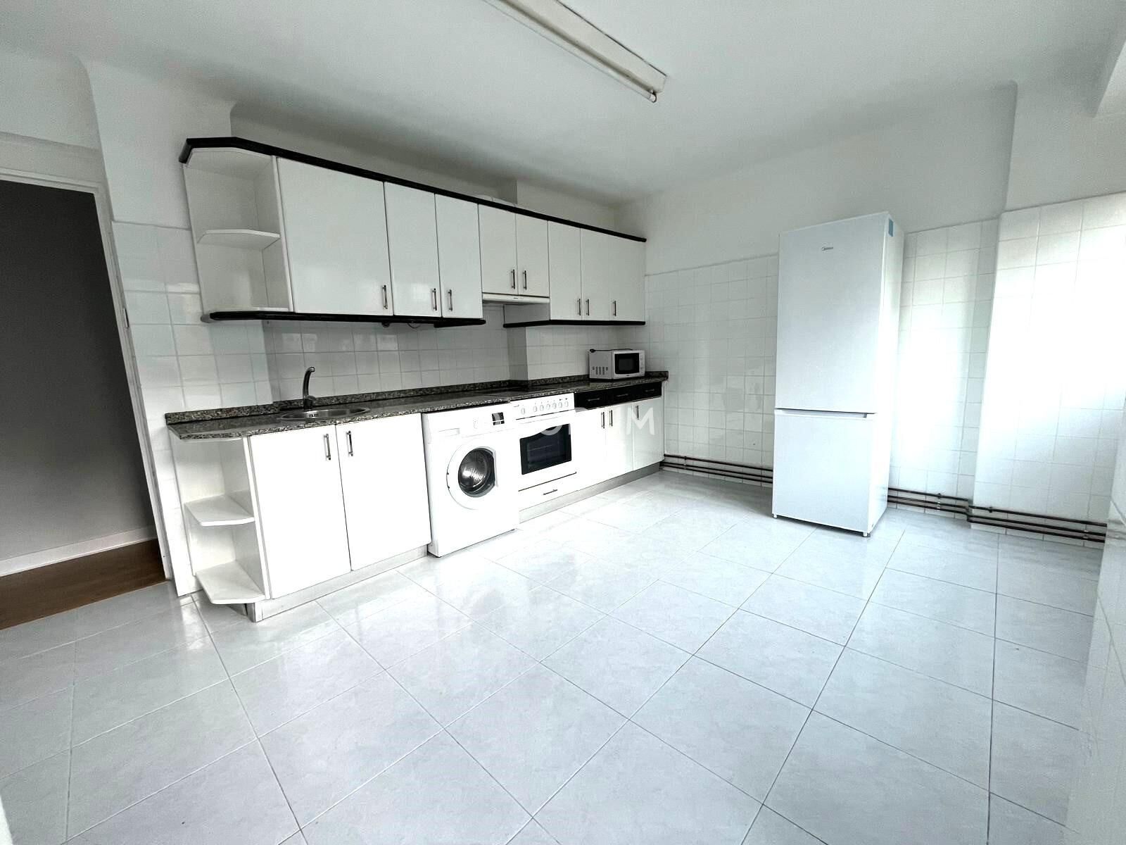 Cocina de Piso en venta en Bilbao  con Calefacción, Terraza y Balcón