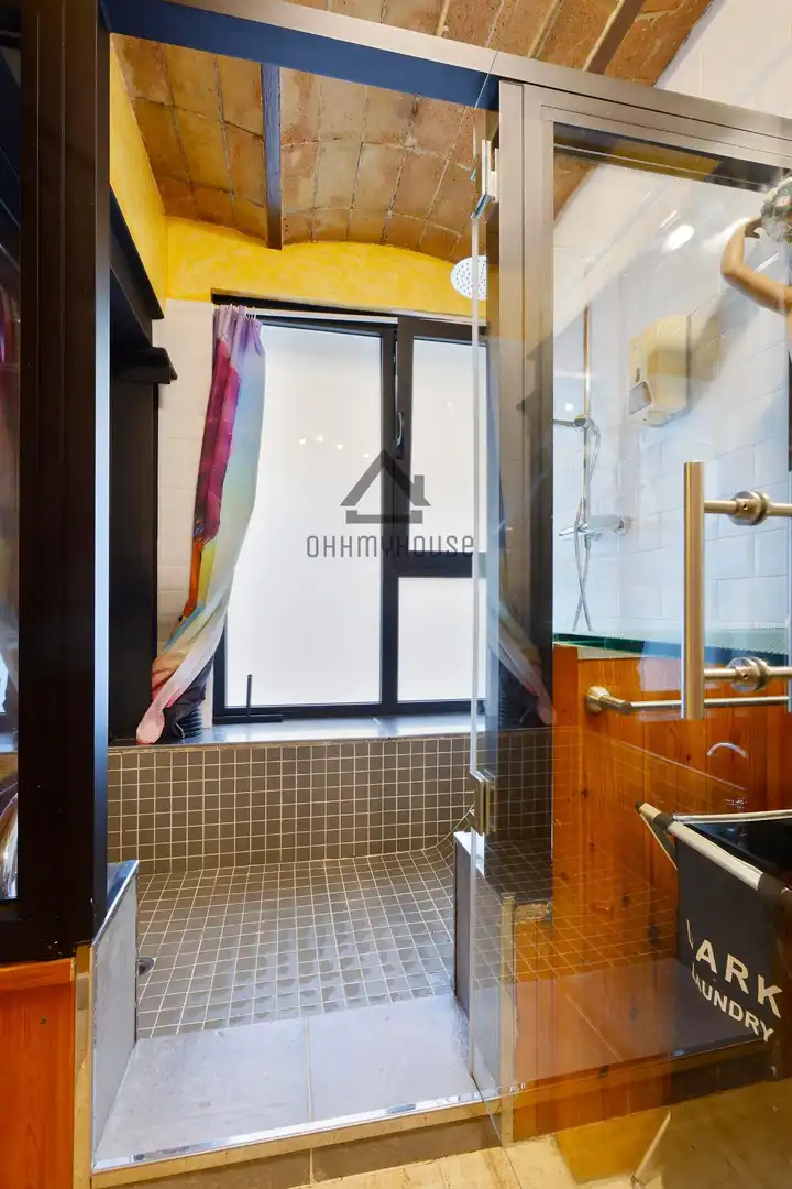Bathroom of Duplexes for sale in Barcelona  with Air Conditioner, Parquet flooring and Terrace