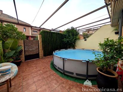 Piscina de Casa o xalet en venda en Linares amb Aire condicionat, Calefacció i Terrassa