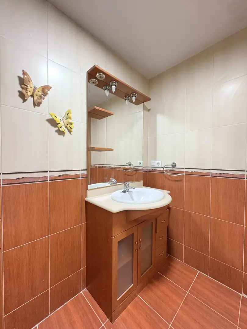 Baño de Dúplex de alquiler en Casarrubios del Monte con Aire acondicionado y Trastero