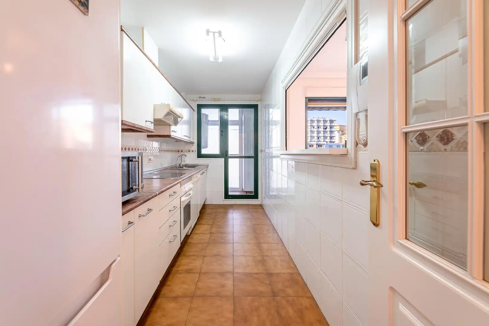 Cuina de Apartament en venda en Torremolinos amb Aire condicionat, Calefacció i Jardí privat