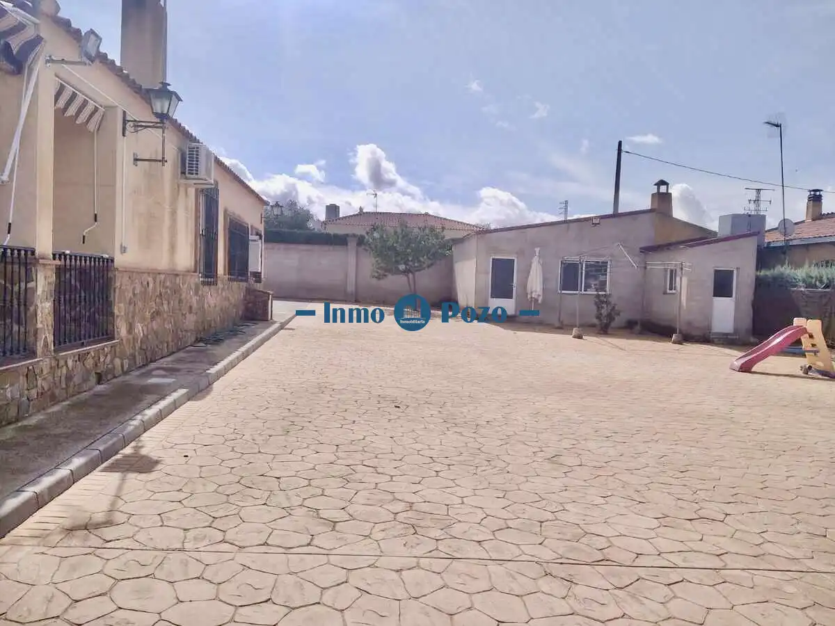 Exterior view of Houses for sale in Almendralejo  with Air Conditioner, Terrace and Storage room
