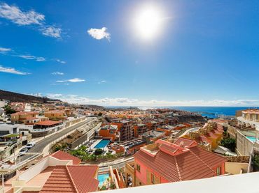 Maison avec balcon à vendre à Calle TEGUISA 42