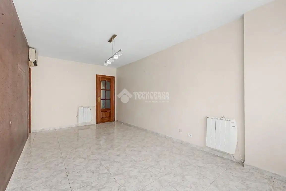 Sala de estar de Piso en venta en Cornellà de Llobregat con Aire acondicionado y Balcón