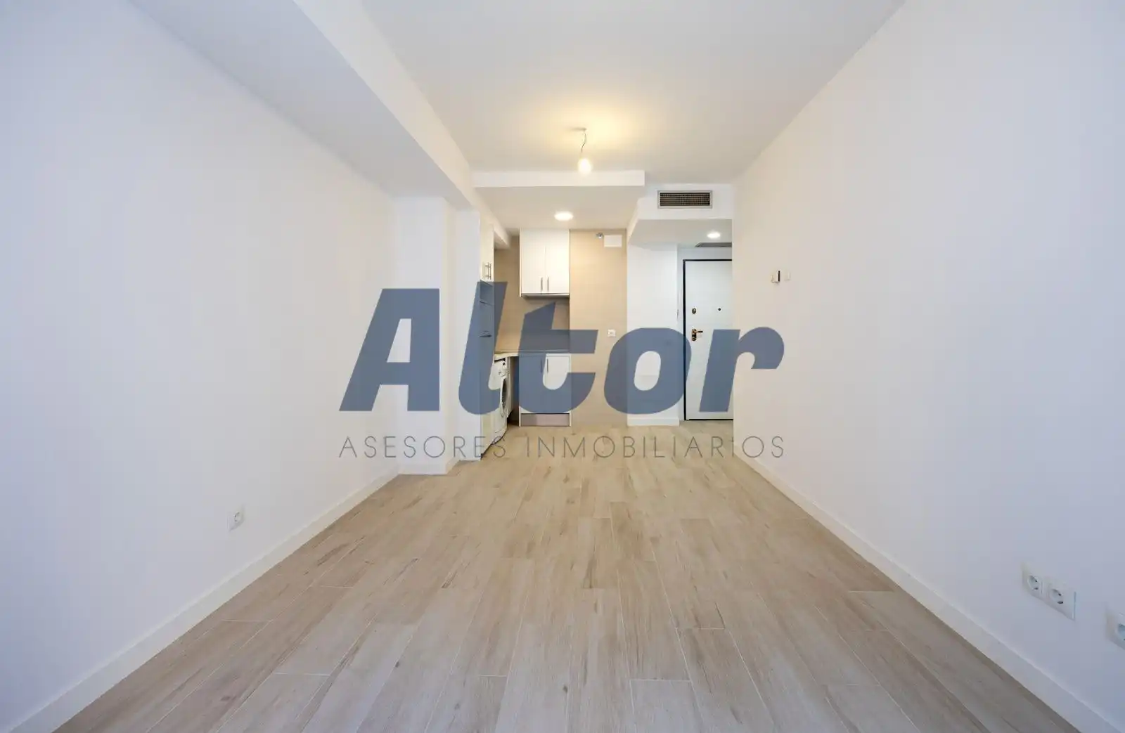 Bedroom of Flat for sale in Madrid  with Air Conditioner, Heating and Storage room