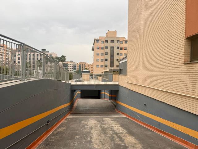 Garaje en Venta en Calle les Fogueres de Sant Joan en Paus - Poligono San Blas