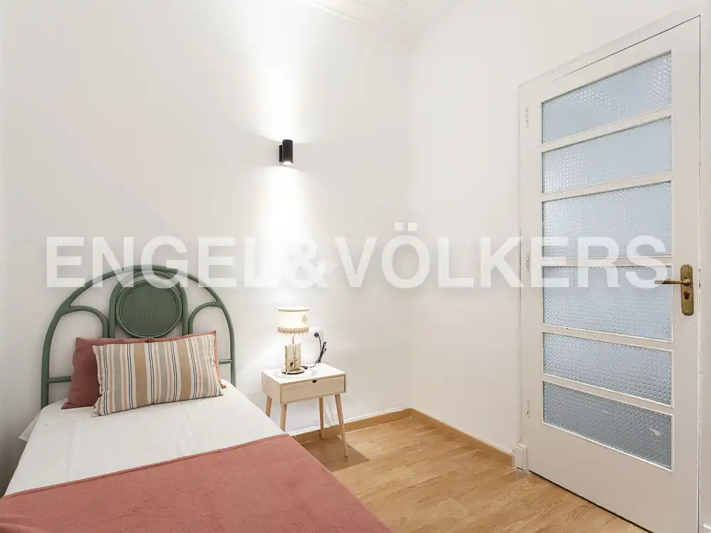 Bedroom of Flat for rent in Valencia  with Heating, Parquet flooring and Terrace
