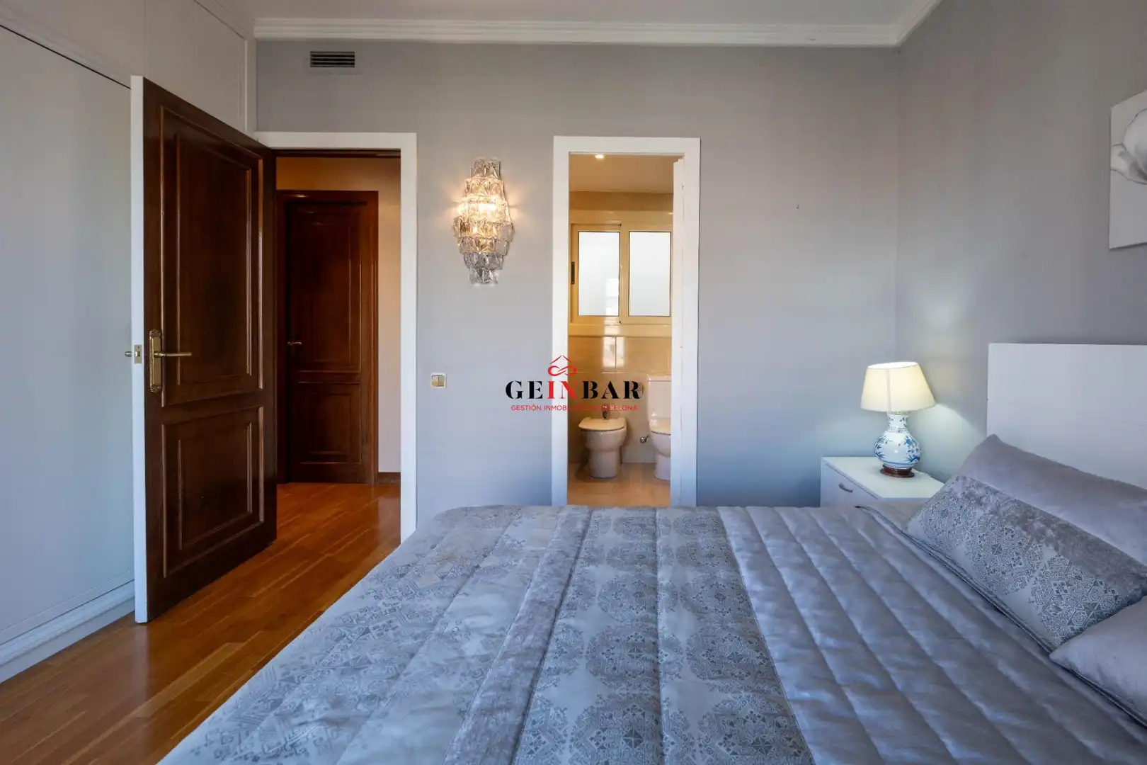 Schlafzimmer von Wohnung zum Verkauf in Barcelona mit Klimaanlage, Heizung und Privatgarten