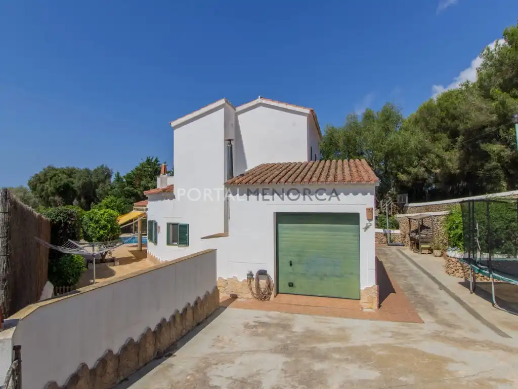 Vista exterior de Casa o xalet en venda en Alaior amb Aire condicionat, Jardí privat i Piscina