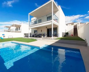 Vista exterior de Casa o xalet de lloguer amb opció a compra en Finestrat amb Aire condicionat, Terrassa i Piscina