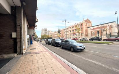 Vista exterior de Pis en venda en Valladolid Capital amb Calefacció, Parquet i Rentadora