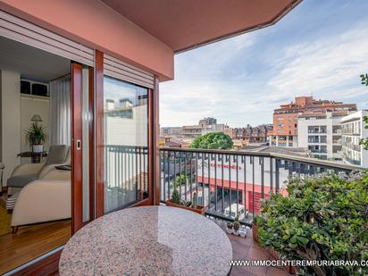 Exterior view of Apartment for sale in Figueres  with Heating, Terrace and Storage room