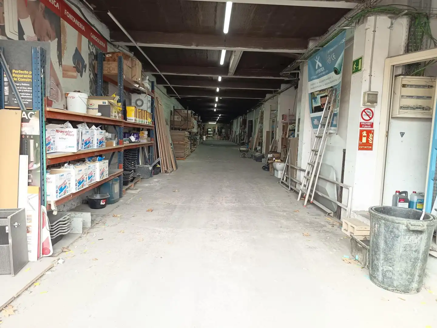 Local comercial en venda a Carrer de Genís Sala