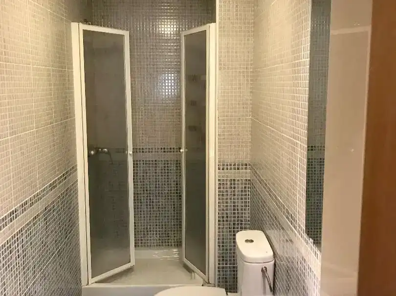 Bany de Pis en venda en El Tiemblo  amb Aire condicionat, Parquet i Moblat