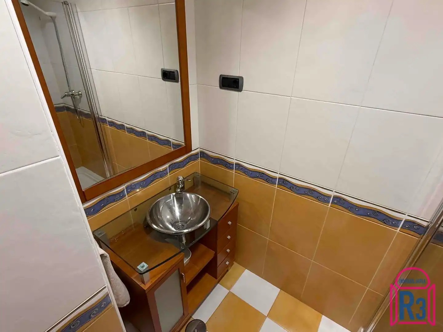 Bathroom of Duplexes for rent in León Capital   with Heating, Terrace and Furnished