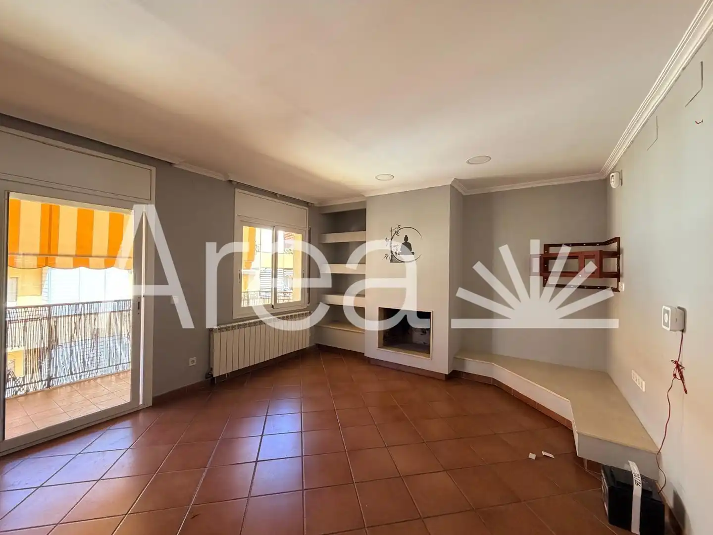 Wohnung zum Verkauf in Pineda de Mar mit Klimaanlage, Heizung und Balkon