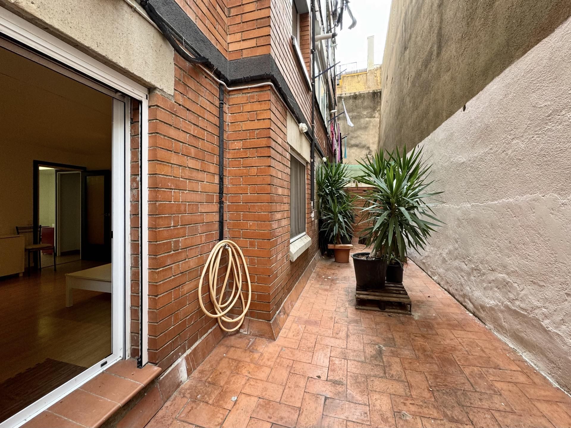 Vista exterior de Estudi en venda en  Barcelona Capital amb Calefacció