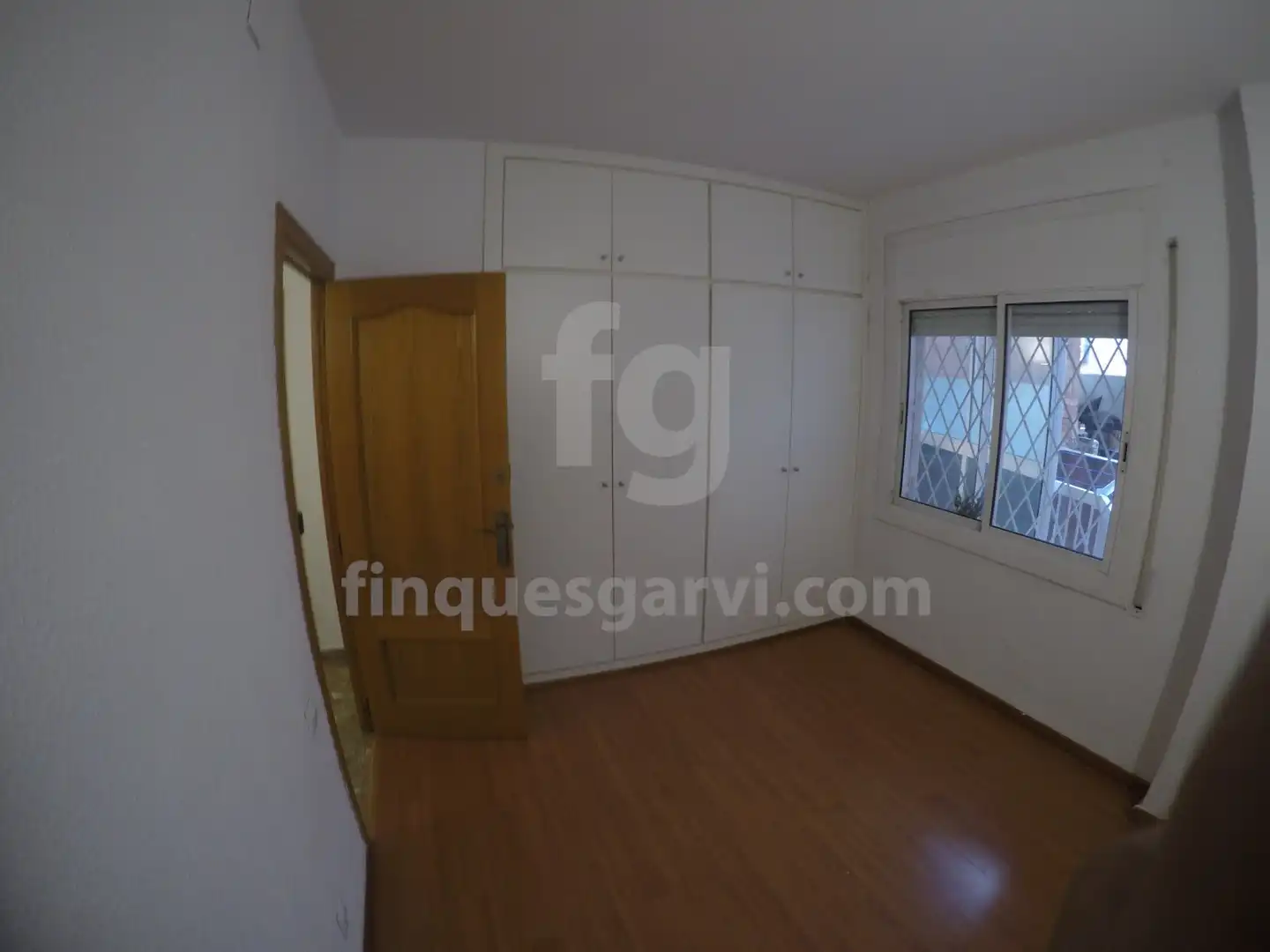 Schlafzimmer von Wohnung zur Miete in L'Hospitalet de Llobregat mit Klimaanlage und Balkon