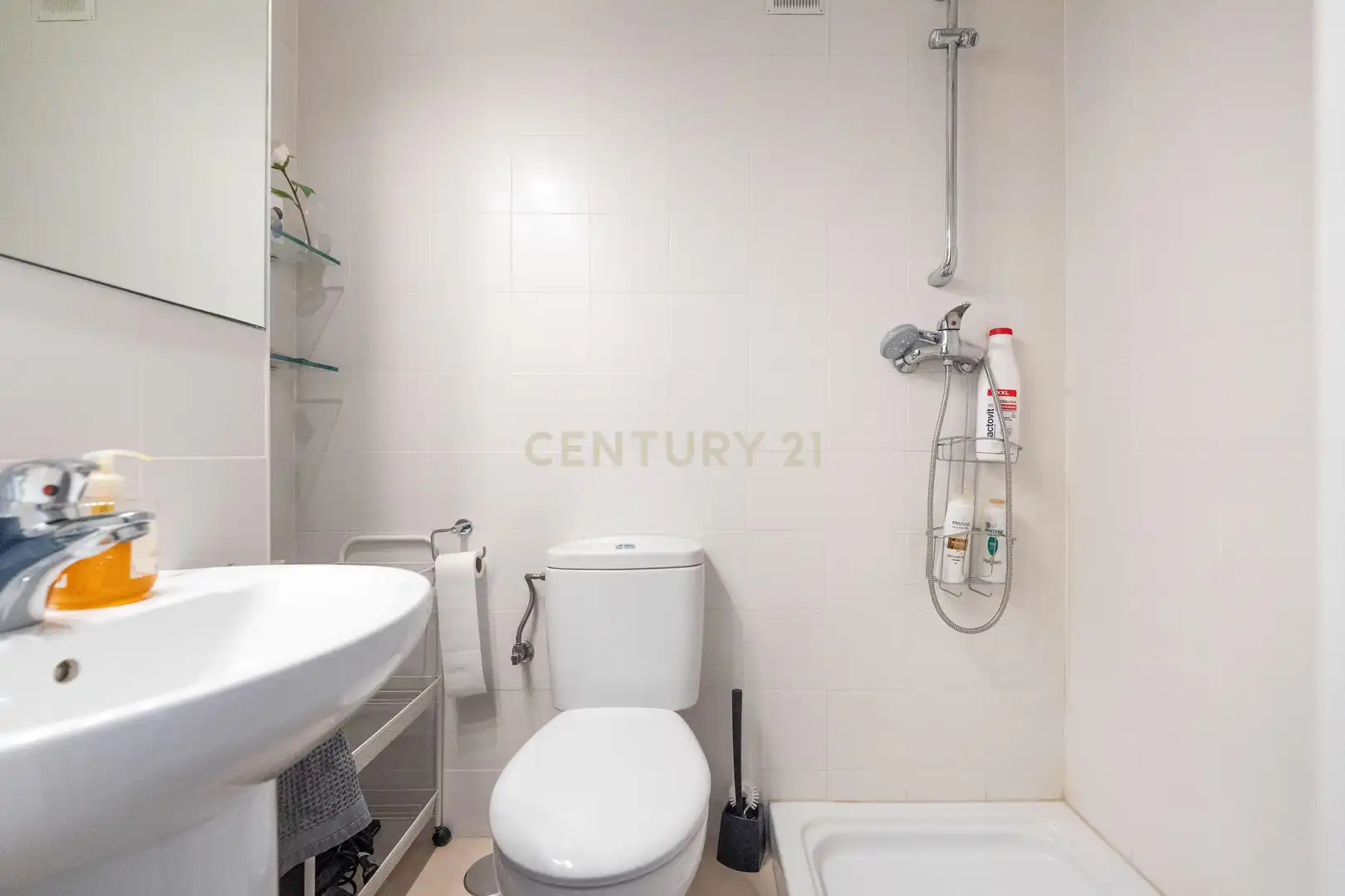 Bathroom of Apartments for rent in Pozuelo de Alarcón  with Oven, Washing machine and Microwave