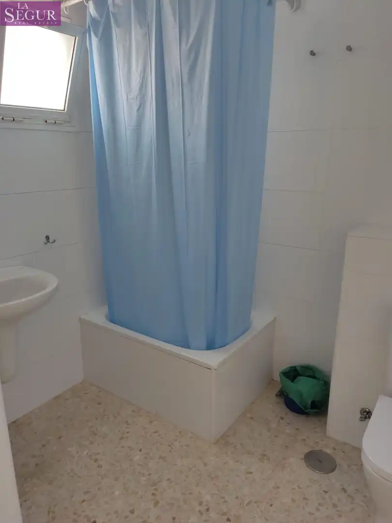 Bany de Pis de lloguer en Cádiz amb Moblat