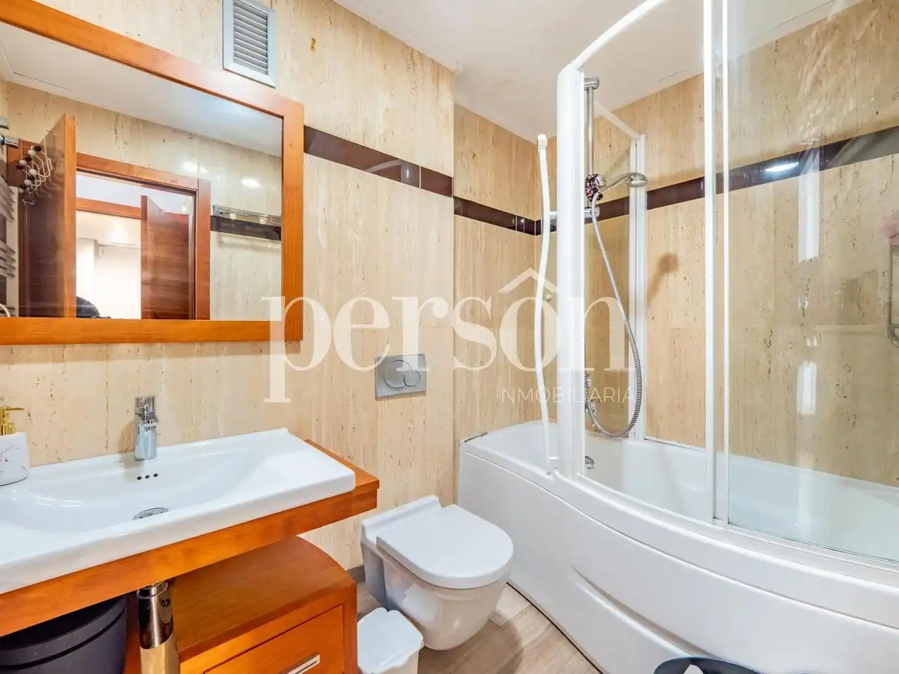 Baño de Piso en venta en Valencia con Aire acondicionado, Calefacción y Amueblado