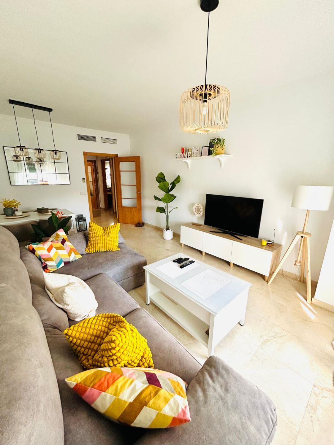 Living room of Apartment to rent in Benalmádena  with Community pool