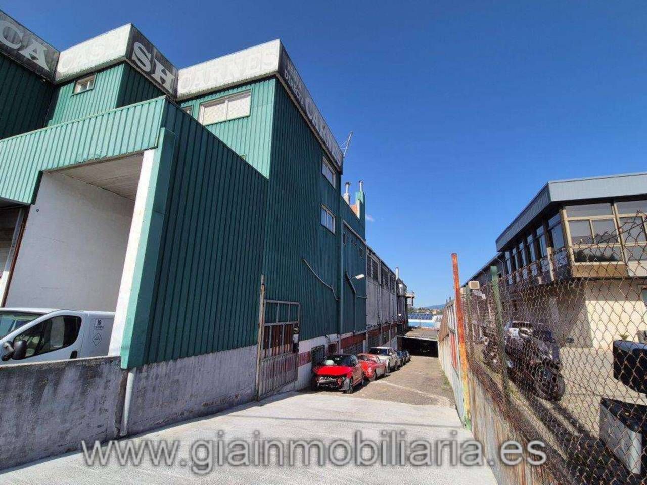 Vista exterior de Nau industrial en venda en Vigo 