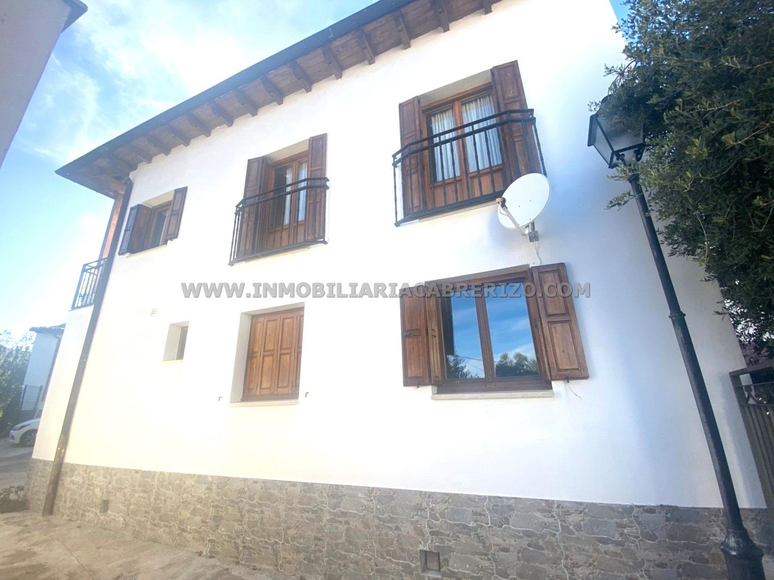 Exterior view of House or chalet for sale in Galar  with Heating and Balcony