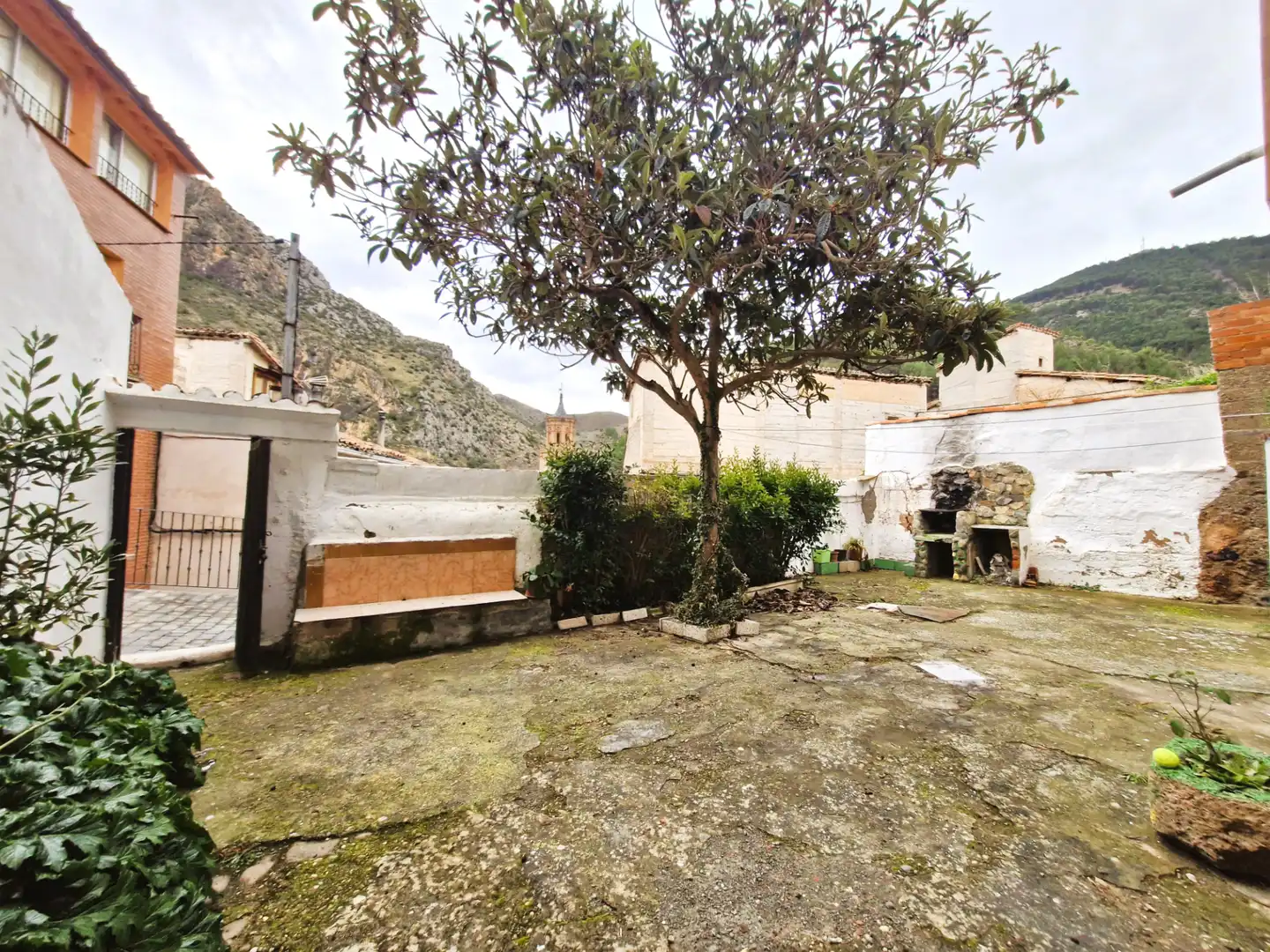 Vista exterior de Finca rústica en venda en Arnedillo amb Calefacció, Traster i Moblat