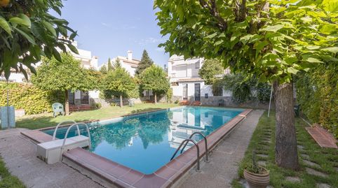 Exclusiva vivienda con piscina en la zona del Serrallo con piscina comunitaria