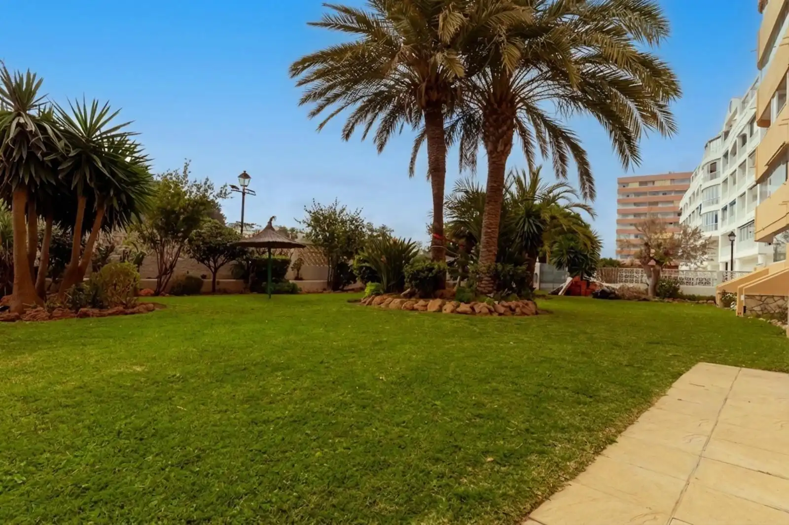 Jardí de Planta baixa en venda en Fuengirola amb Aire condicionat, Calefacció i Moblat